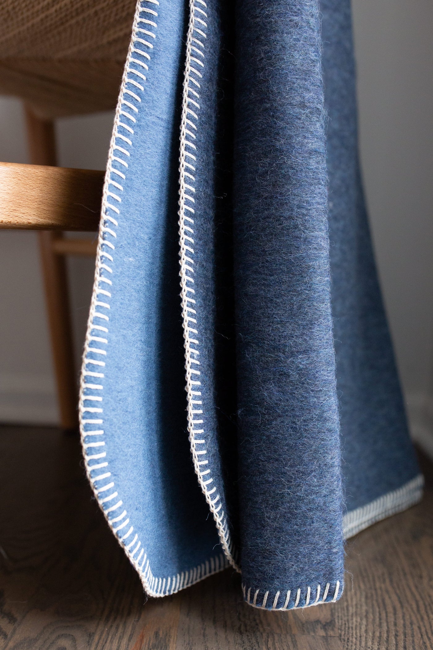 Descanso Alpaca Blend Throw | Navy Heather