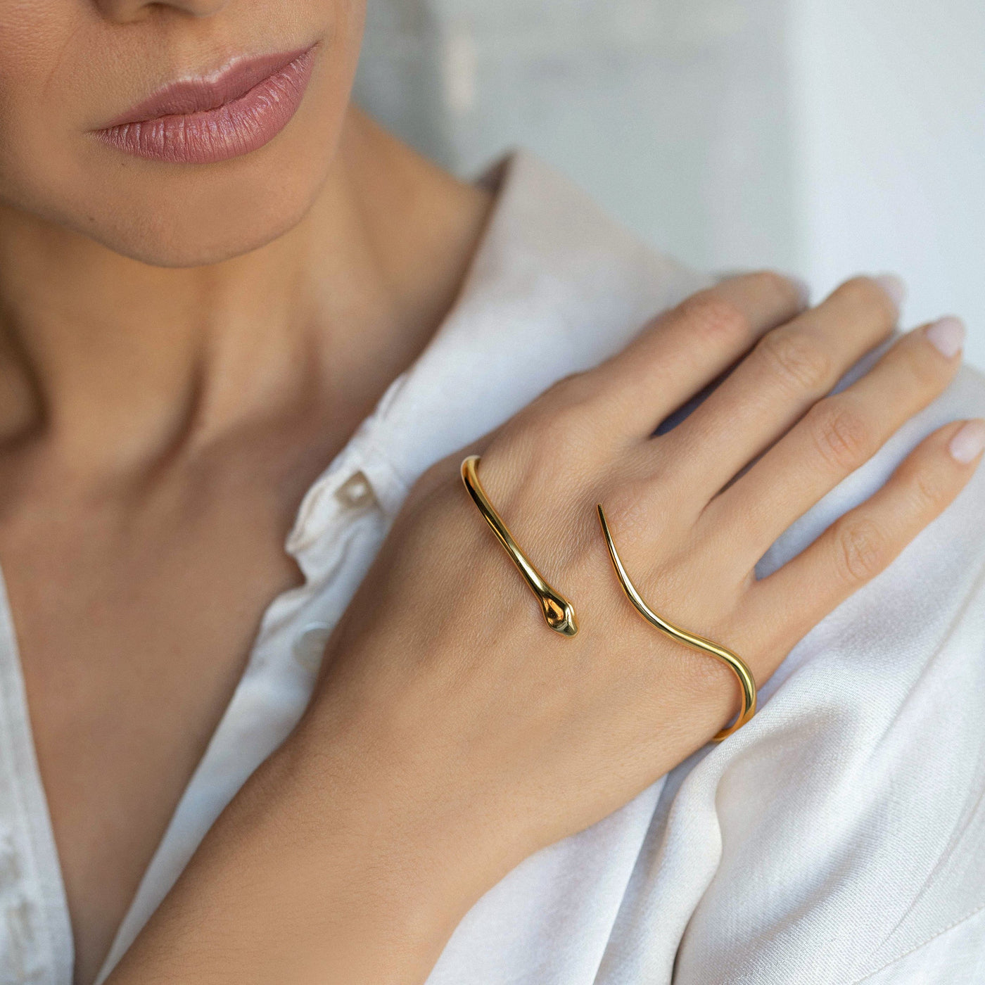 Snake Palm Cuff In Gold